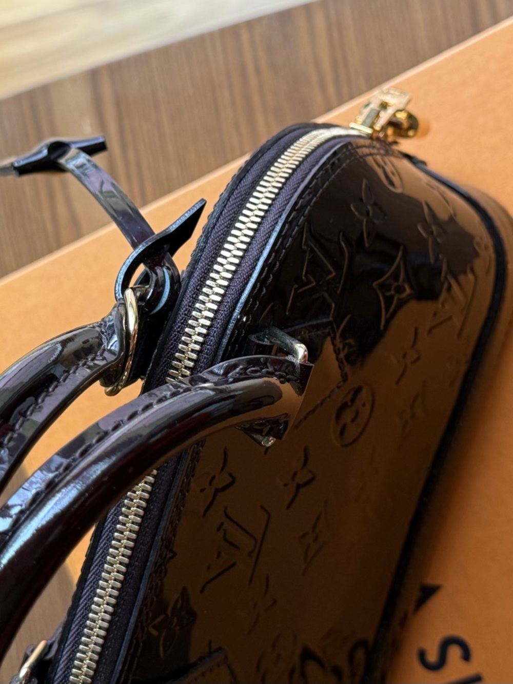 Louis Vuitton Vernis Alma BB Satchel in Burgundy Patent - Picture 3 of 6